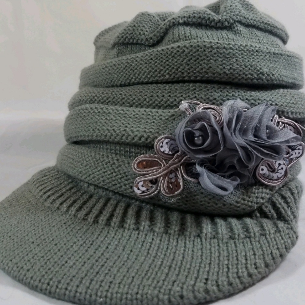NWOT Cable Knit Cap with Flower Accent